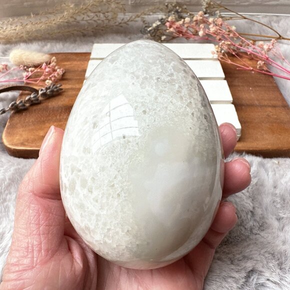 Gorgeous Agate Egg with Druzy - Picture 5 of 9